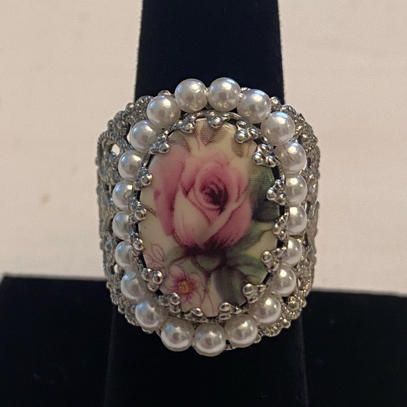 Schuhmacher Jewelry - HTF Schuhmacher Ladies Ring Silver Tone White Pearl & Rose Cabochon Size 6.5+